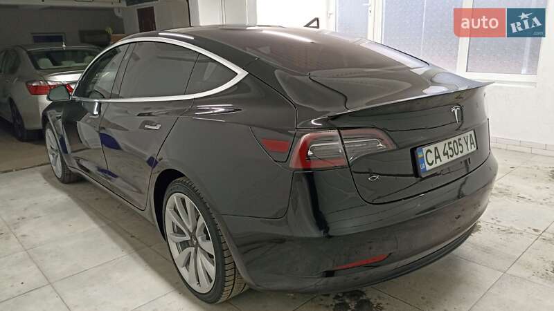 Седан Tesla Model 3 2018 в Умани