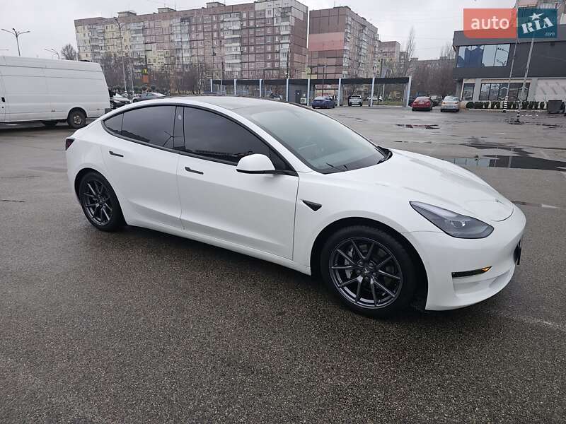 Седан Tesla Model 3 2021 в Дніпрі