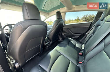 Седан Tesla Model 3 2021 в 