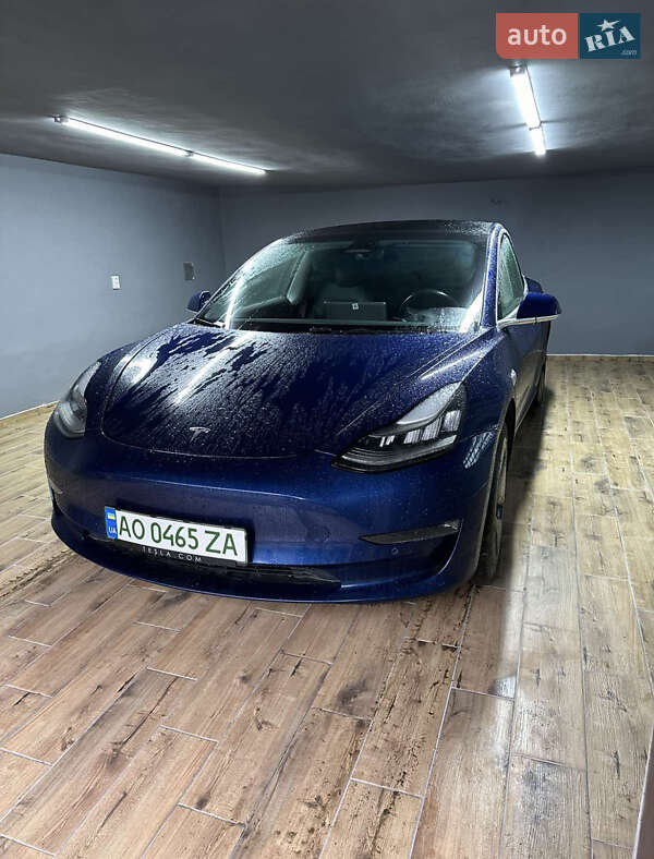 Седан Tesla Model 3 2019 в Ужгороде