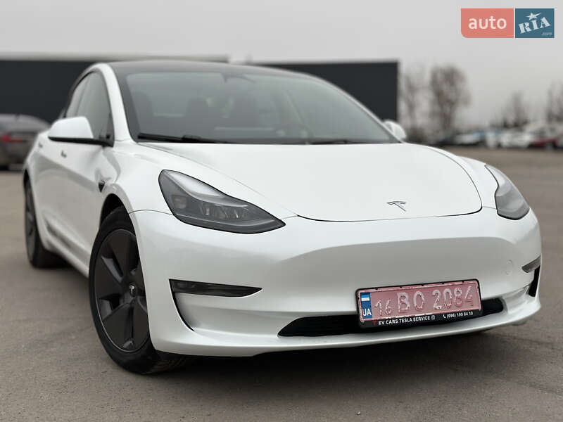 Седан Tesla Model 3 2023 в Рівному
