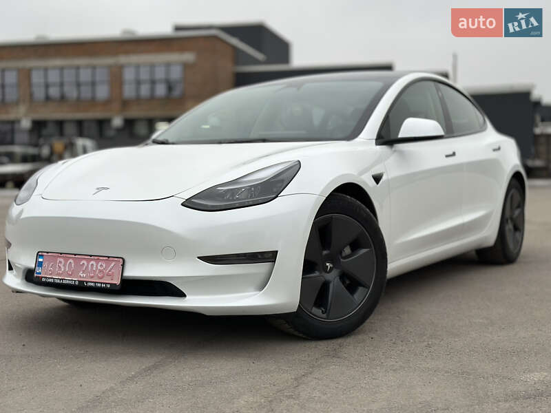 Седан Tesla Model 3 2023 в Рівному