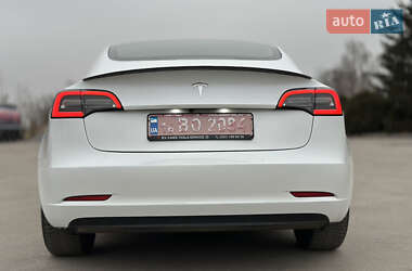 Седан Tesla Model 3 2023 в 