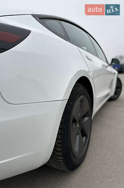 Седан Tesla Model 3 2023 в 