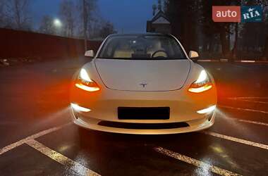 Седан Tesla Model 3 2019 в Киеве