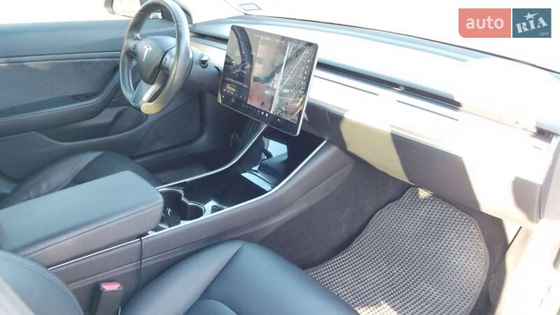 Седан Tesla Model 3 2018 в Києві