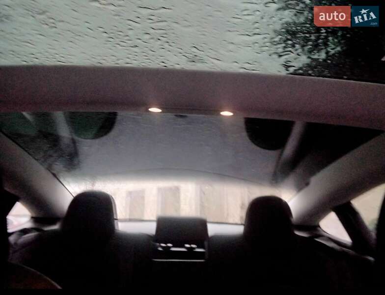 Седан Tesla Model 3 2018 в Києві