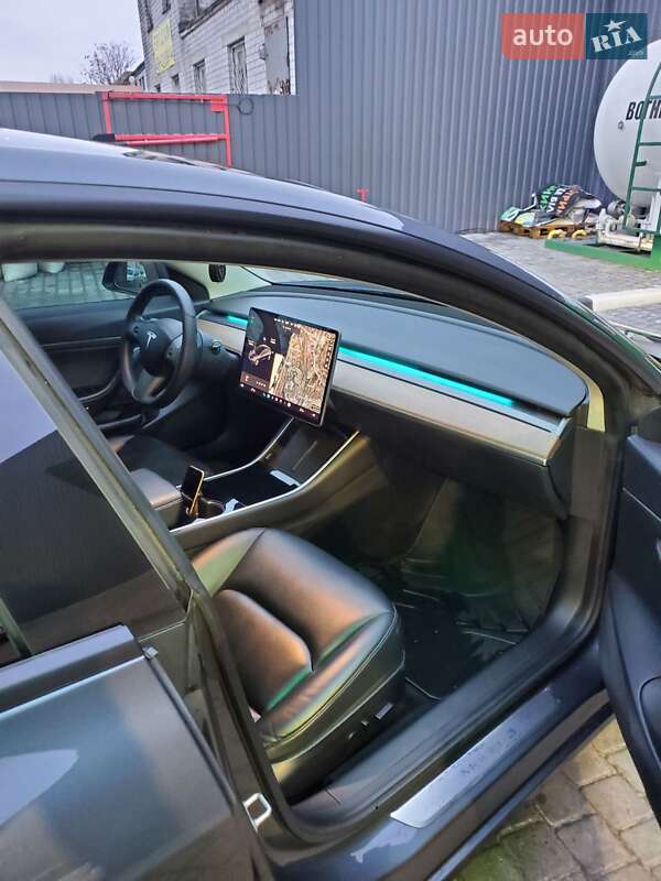 Седан Tesla Model 3 2020 в Дніпрі