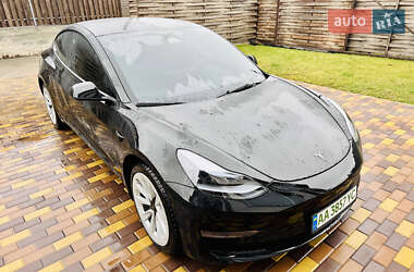 Седан Tesla Model 3 2023 в Киеве