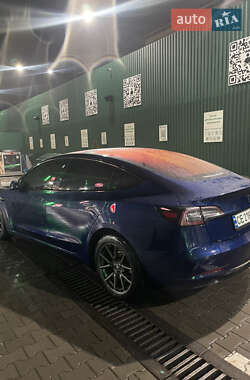 Седан Tesla Model 3 2018 в Чернівцях