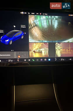 Седан Tesla Model 3 2018 в Чернівцях