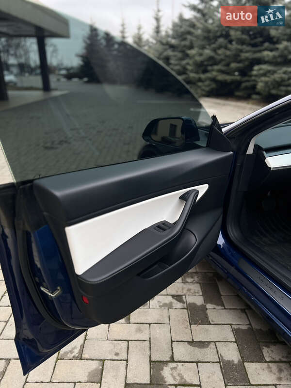 Седан Tesla Model 3 2021 в Харкові