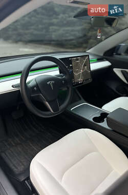 Седан Tesla Model 3 2021 в 