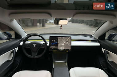 Седан Tesla Model 3 2021 в 