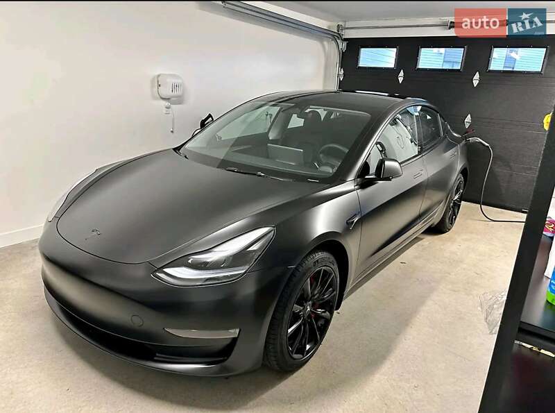 Седан Tesla Model 3 2020 в Львові