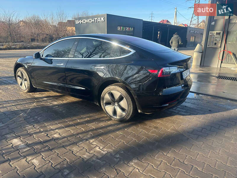 Седан Tesla Model 3 2018 в Львове