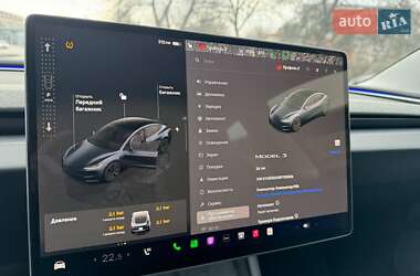 Седан Tesla Model 3 2024 в 