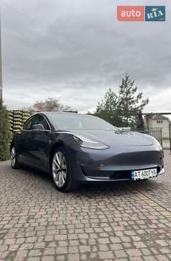 Седан Tesla Model 3 2018 в Івано-Франківську