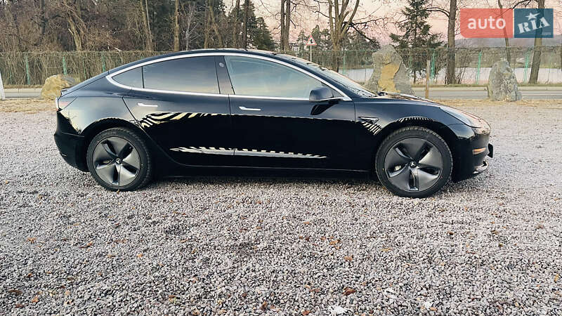 Седан Tesla Model 3 2018 в Львові