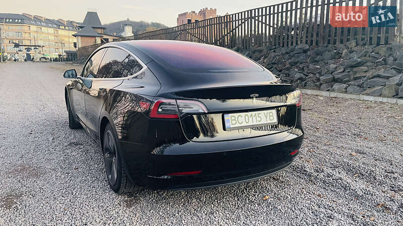 Седан Tesla Model 3 2018 в Львові