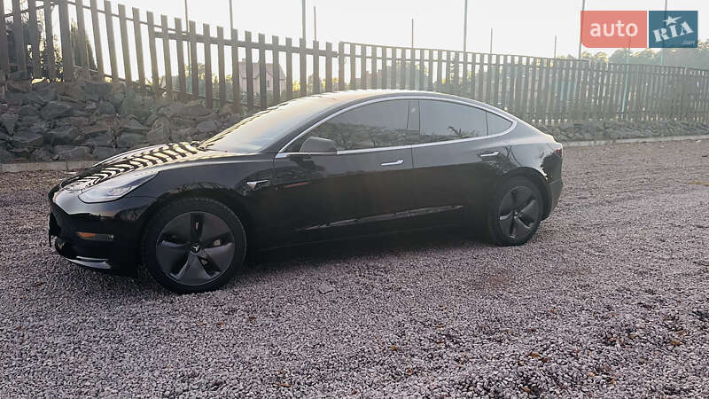 Седан Tesla Model 3 2018 в Львові
