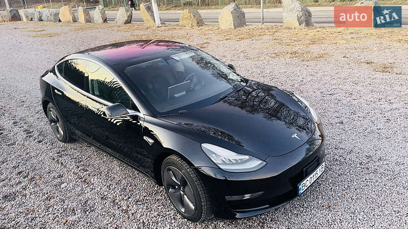 Седан Tesla Model 3 2018 в Львові