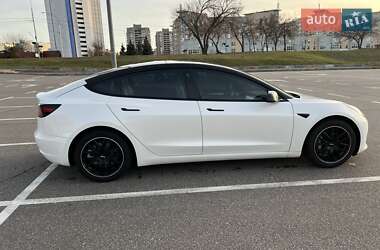 Седан Tesla Model 3 2021 в Киеве