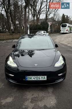 Седан Tesla Model 3 2022 в Рівному