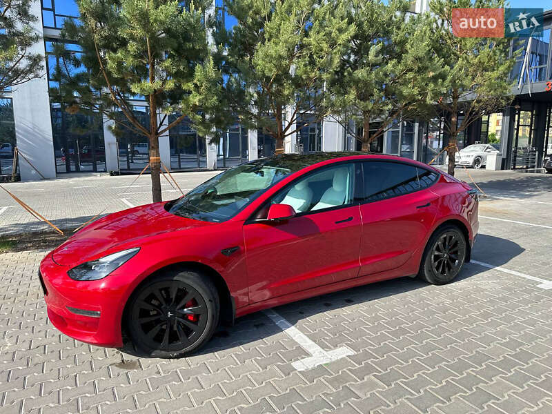 Седан Tesla Model 3 2022 в Ужгороді