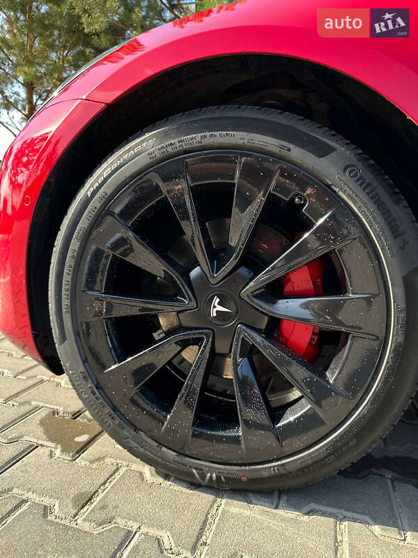 Седан Tesla Model 3 2022 в Ужгороді