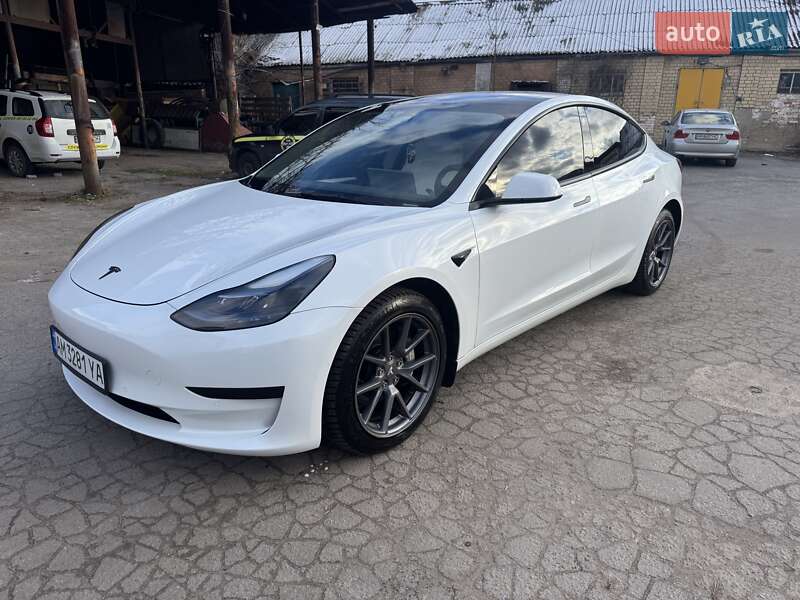 Седан Tesla Model 3 2021 в Житомирі