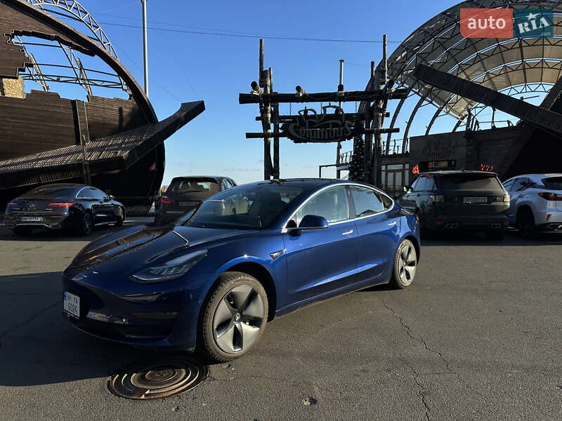 Седан Tesla Model 3 2018 в Одесі