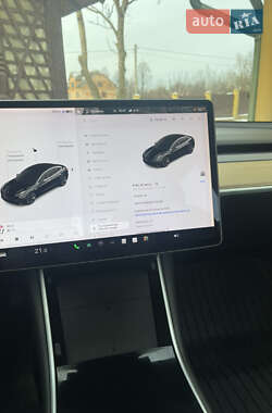 Седан Tesla Model 3 2020 в Трускавці