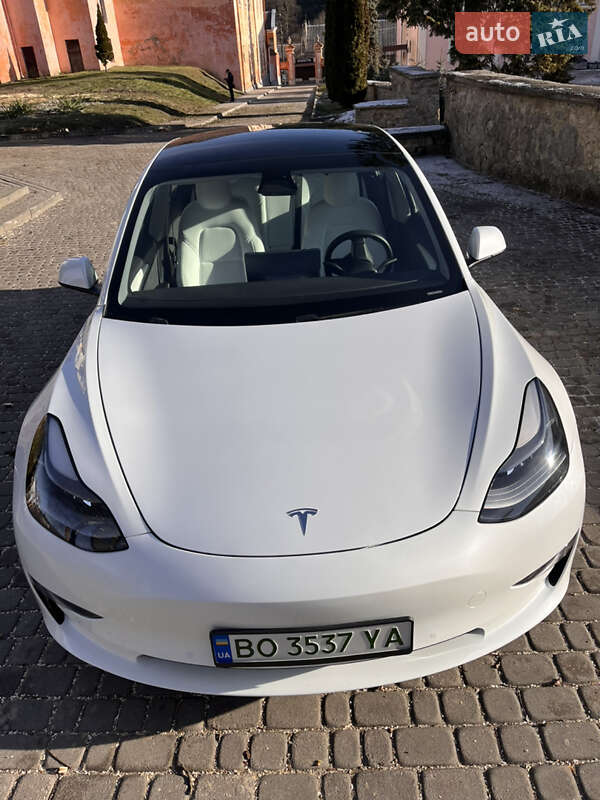Седан Tesla Model 3 2021 в Тернополе