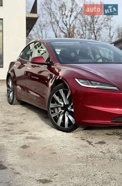 Седан Tesla Model 3 2024 в 