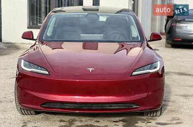 Седан Tesla Model 3 2024 в 
