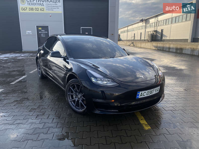 Седан Tesla Model 3 2021 в Володимирі