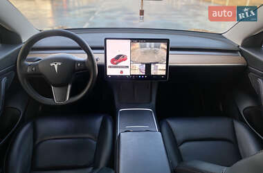 Седан Tesla Model 3 2021 в Володимирі