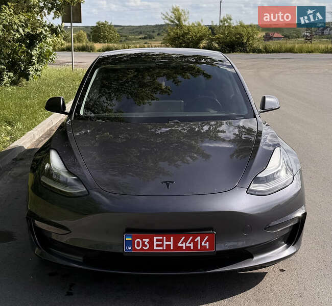 Седан Tesla Model 3 2019 в Одесі