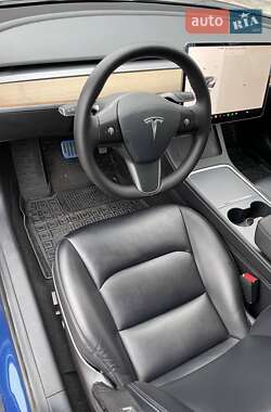 Седан Tesla Model 3 2021 в 