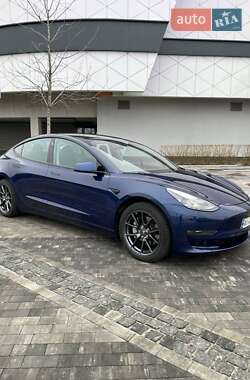 Седан Tesla Model 3 2021 в 