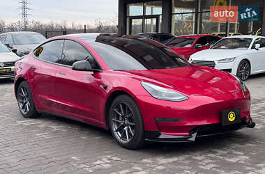 Седан Tesla Model 3 2021 в Чернівцях