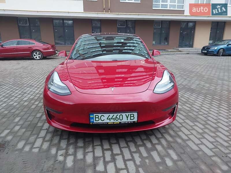 Седан Tesla Model 3 2018 в Львові