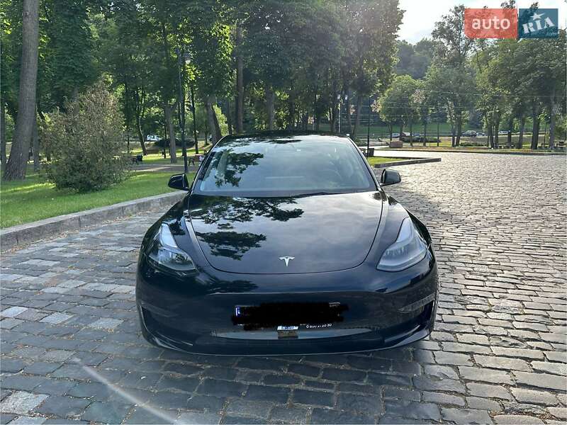 Седан Tesla Model 3 2023 в Києві