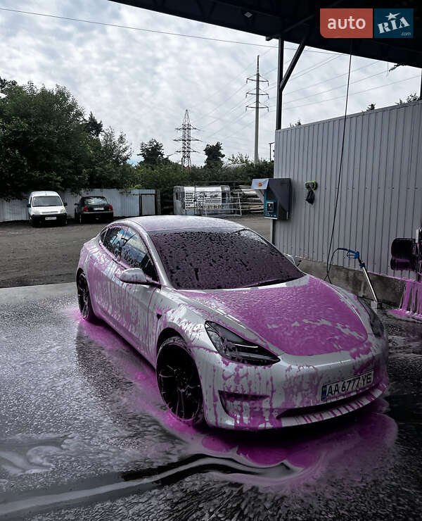 Седан Tesla Model 3 2021 в Киеве