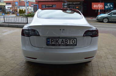 Седан Tesla Model 3 2022 в Львове
