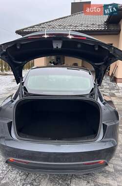 Седан Tesla Model 3 2024 в Луцьку