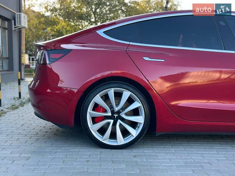 Седан Tesla Model 3 2018 в Шумську