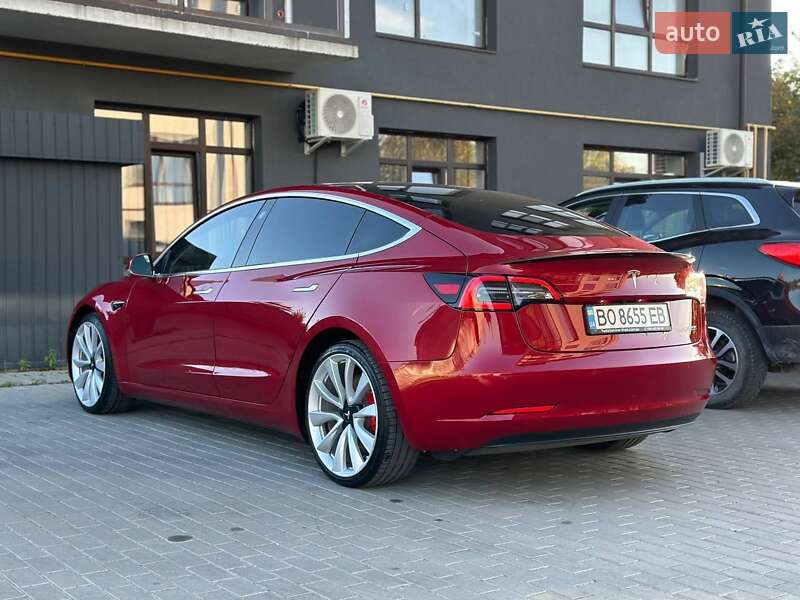 Седан Tesla Model 3 2018 в Шумську