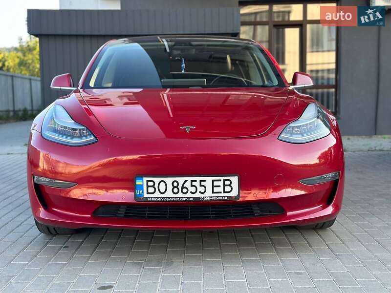 Седан Tesla Model 3 2018 в Шумську